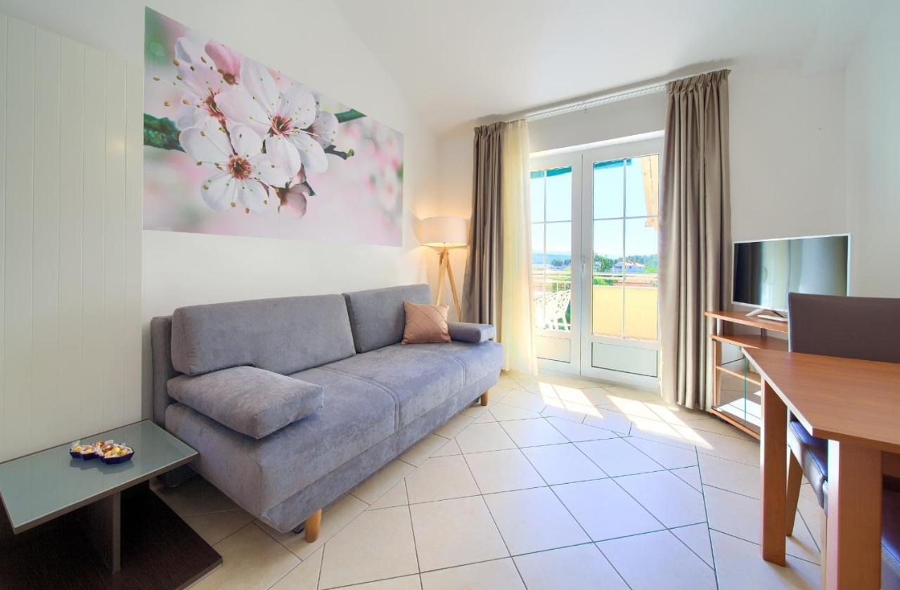 Apartments Adria Danka Krk Town Luaran gambar