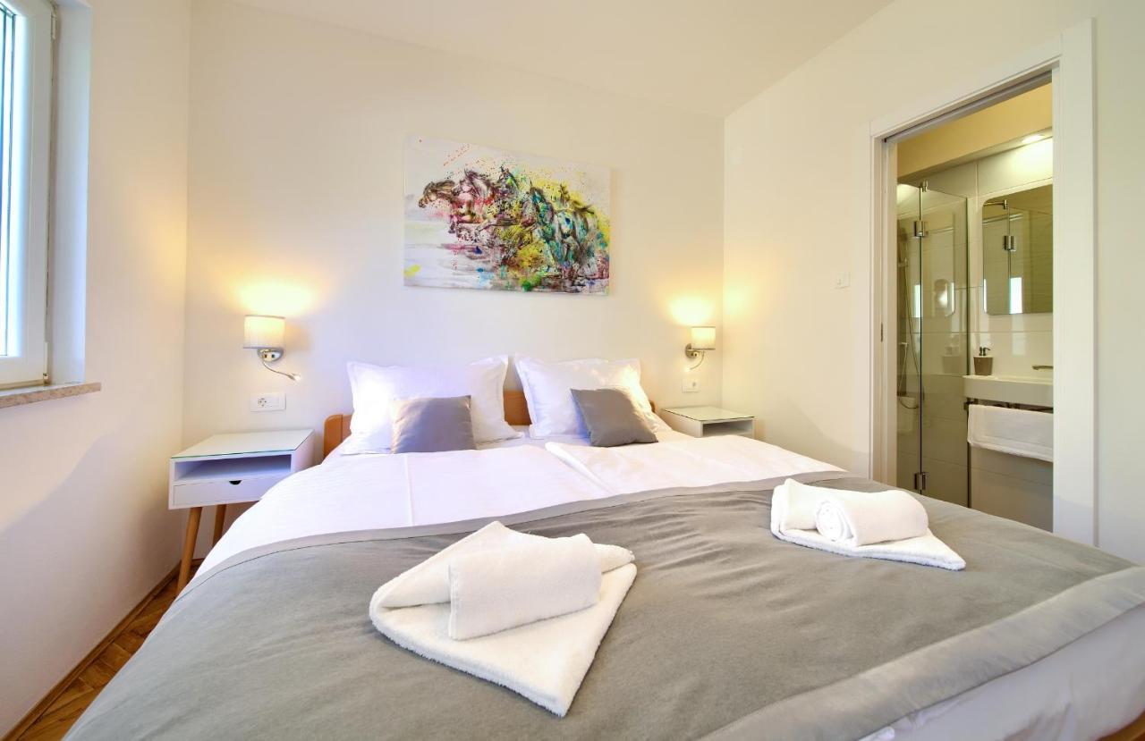 Apartments Adria Danka Krk Town Luaran gambar
