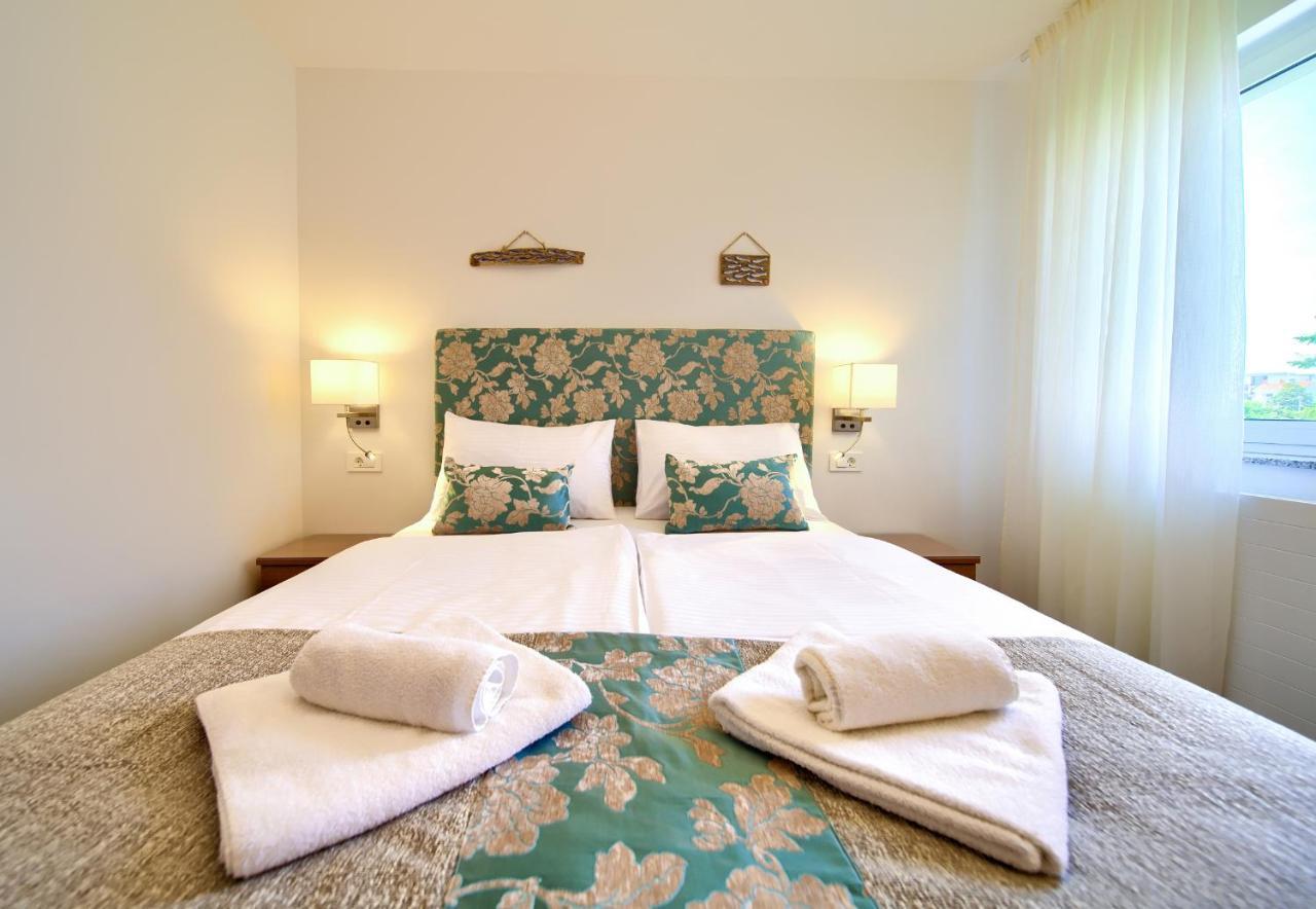 Apartments Adria Danka Krk Town Luaran gambar