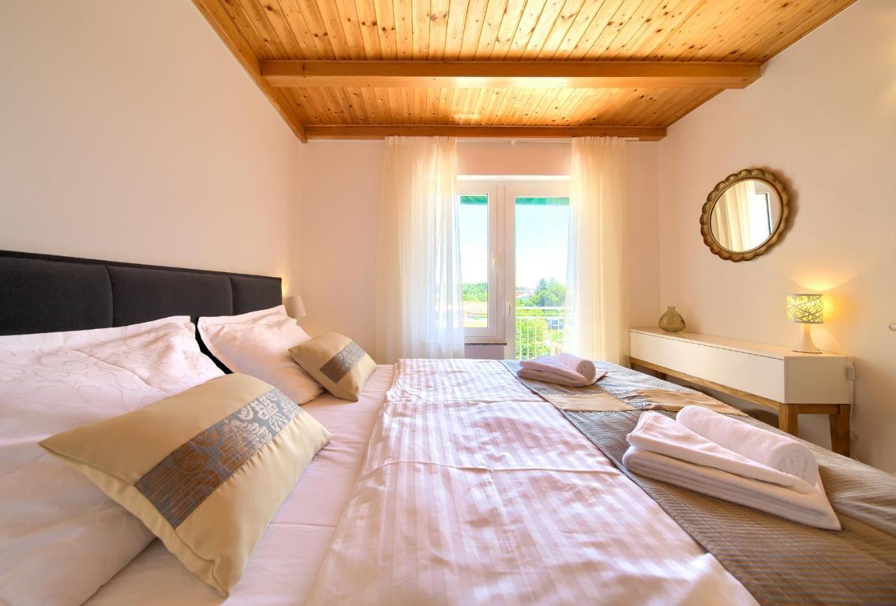 Apartments Adria Danka Krk Town Luaran gambar
