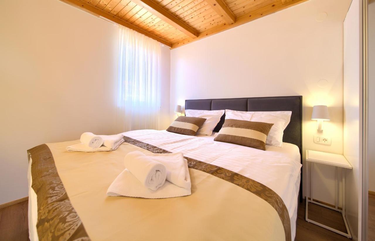 Apartments Adria Danka Krk Town Luaran gambar