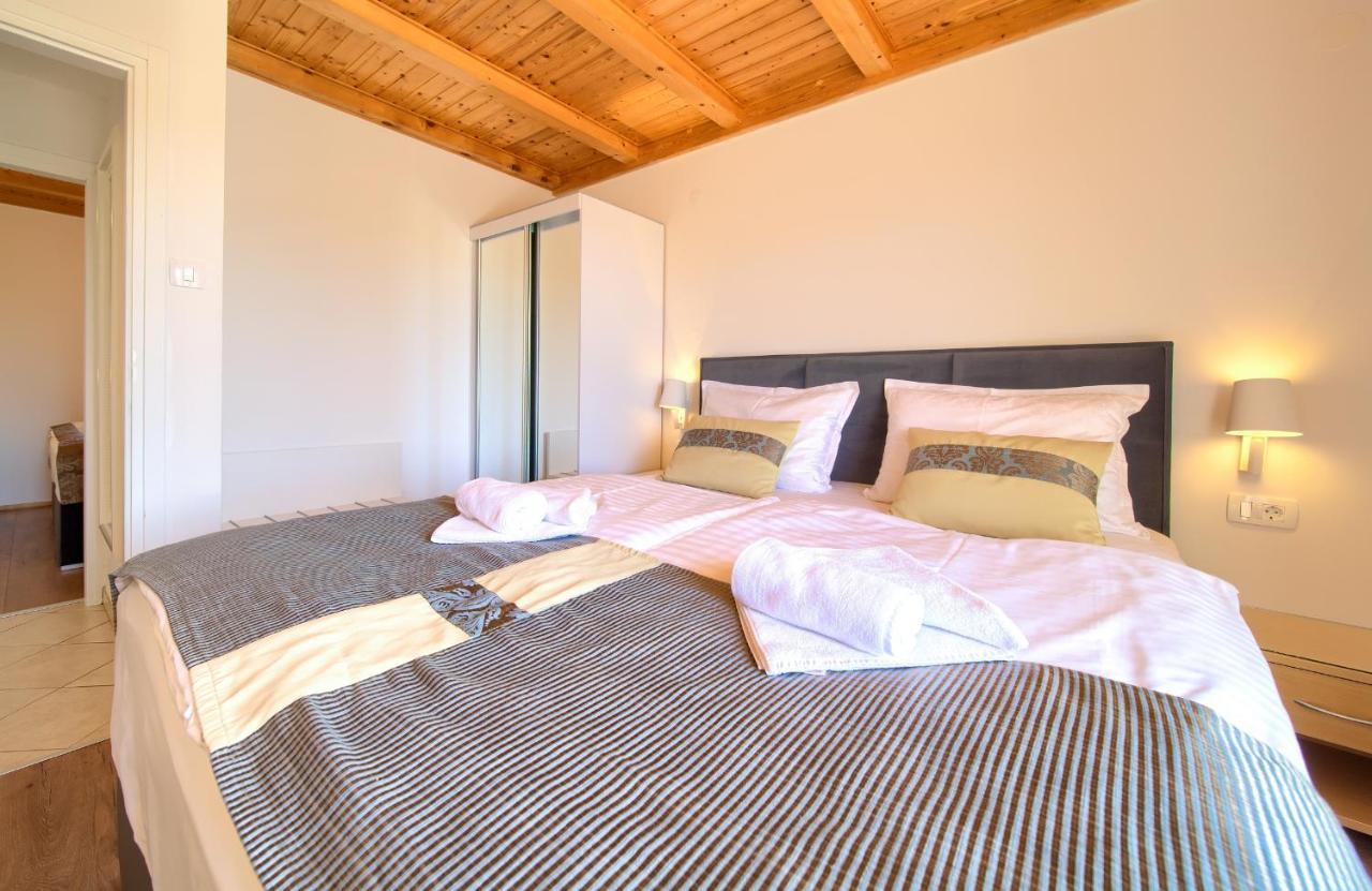 Apartments Adria Danka Krk Town Luaran gambar
