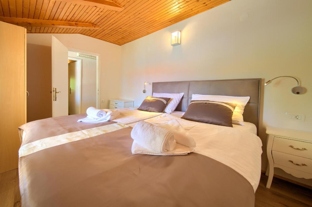 Apartments Adria Danka Krk Town Luaran gambar