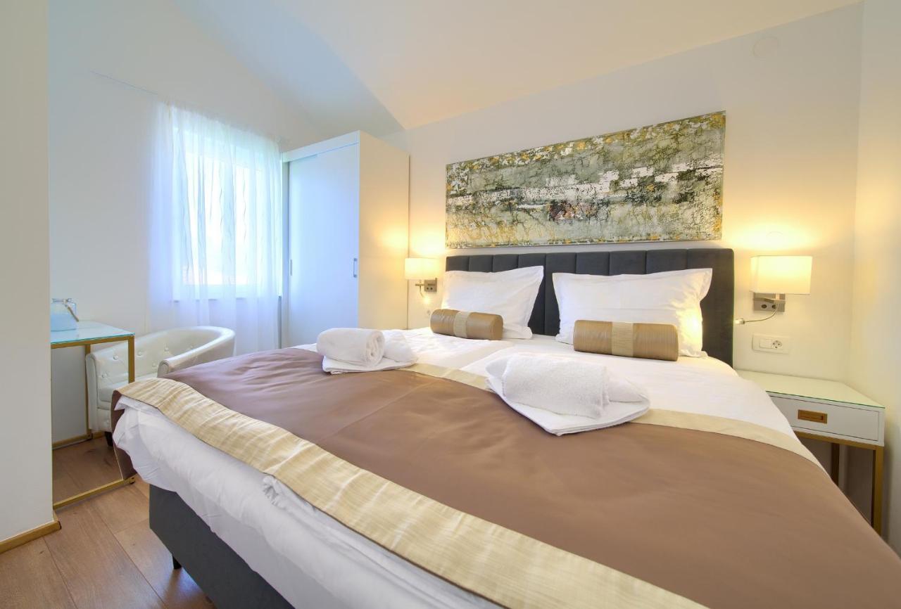 Apartments Adria Danka Krk Town Luaran gambar