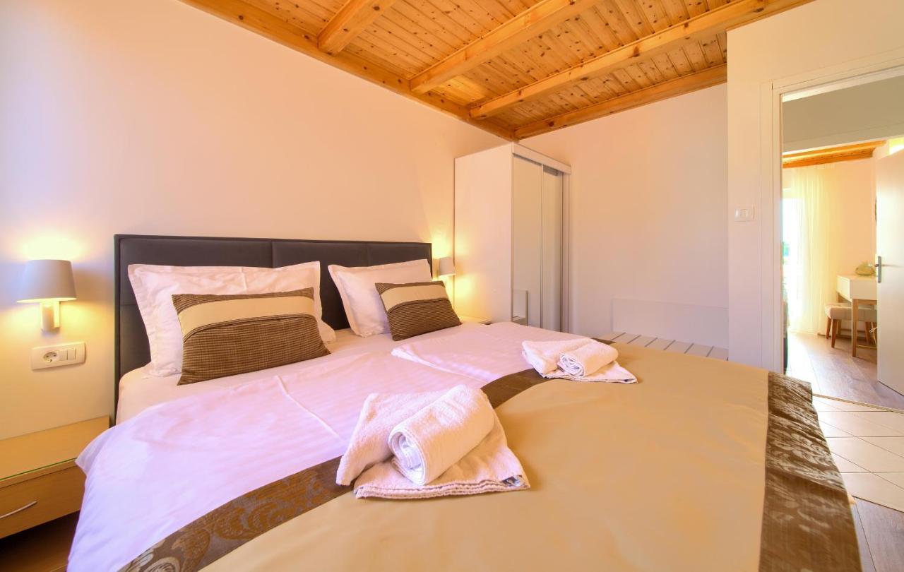Apartments Adria Danka Krk Town Luaran gambar