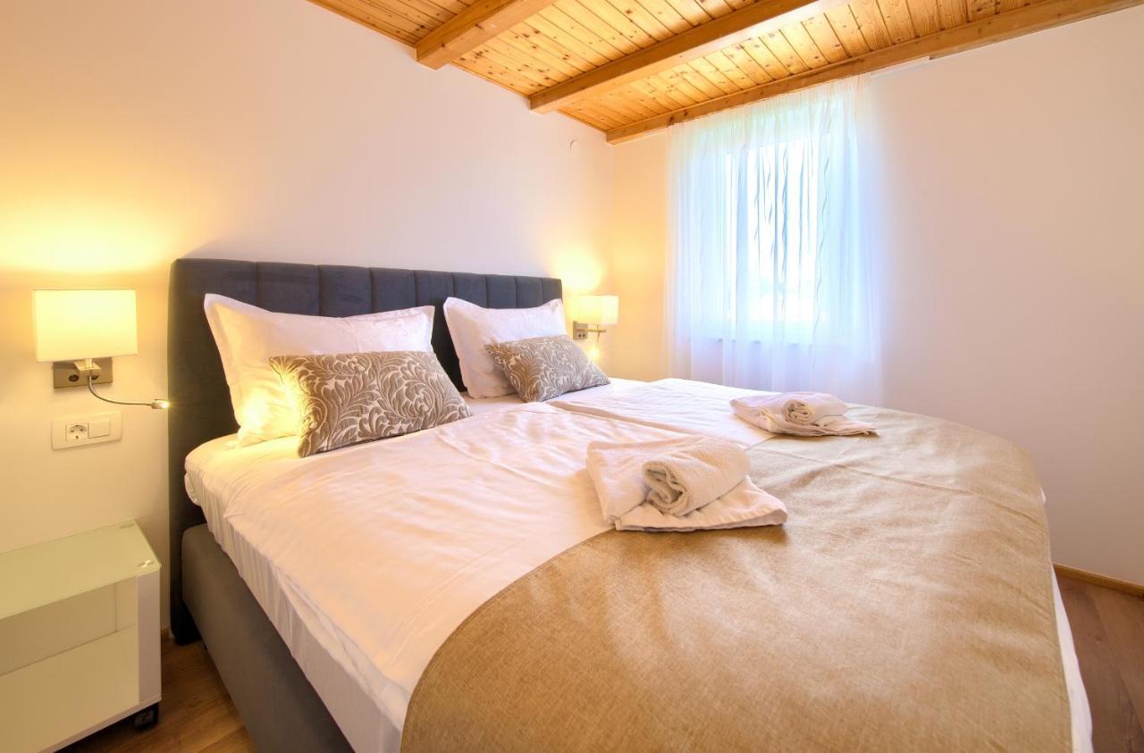 Apartments Adria Danka Krk Town Luaran gambar