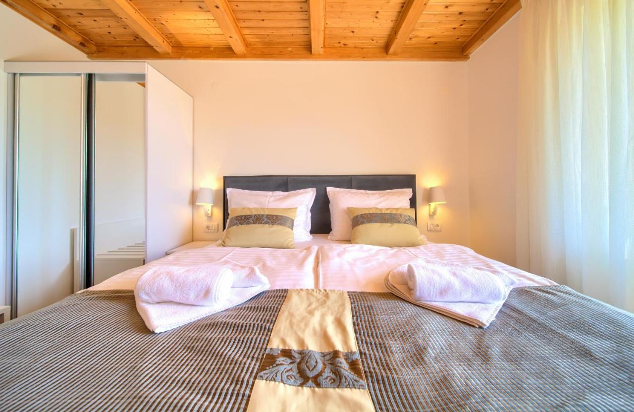 Apartments Adria Danka Krk Town Luaran gambar